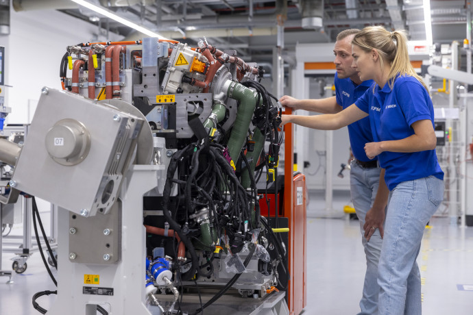 Irány a hidrogénkorszak: a Bosch megkezdte az üzemanyagcellák sorozatgyártását