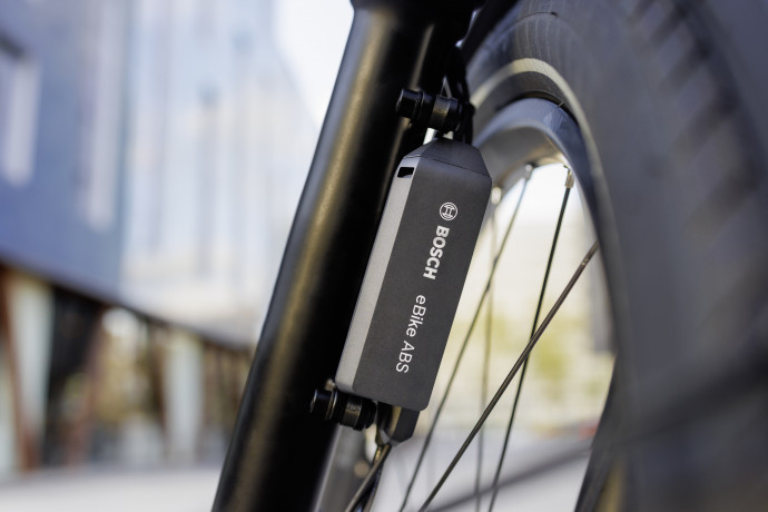 Nyári eBike-újdonságok a Boschtól: a bringás ABS-től a szuperkönnyű elektromos hajtásig