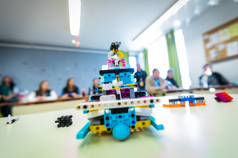 Robotépítő és programozó versenyen sajátították el az iskolások a jövő technológiáinak alapjait Miskolcon