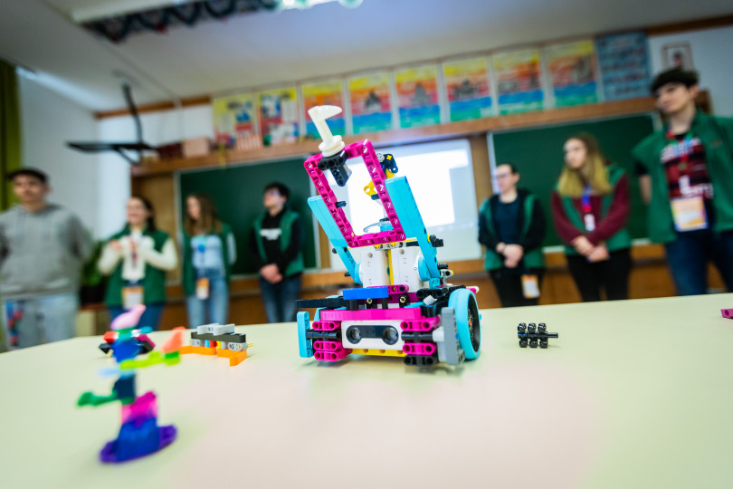 Schoolchildren mastered the basics of future technologies in a robot-building and programming competition in Miskolc