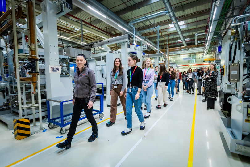 Women behind the steering gears – Girls' Day at Bosch