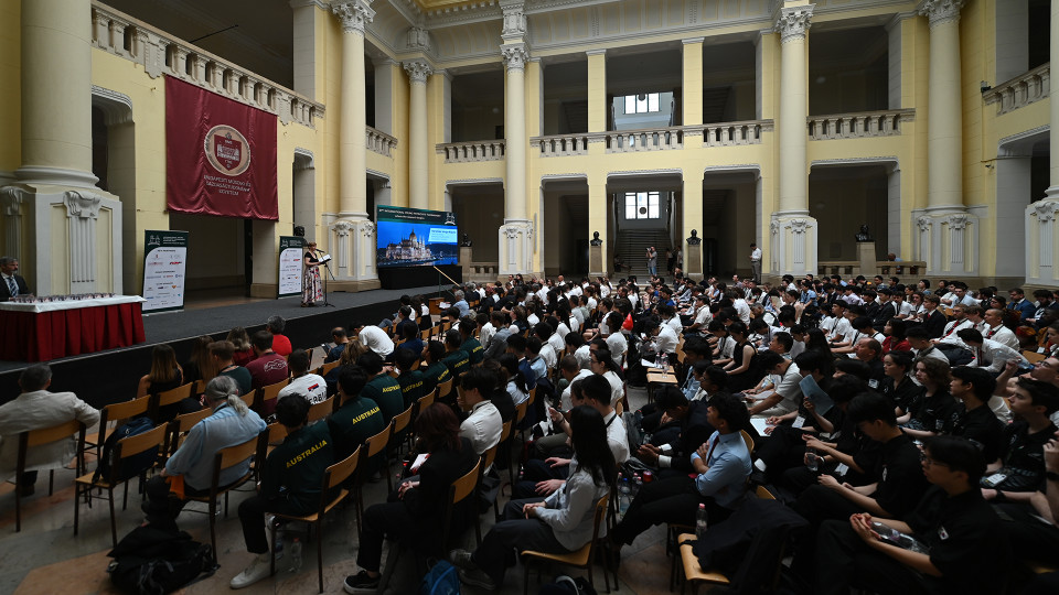 Young physicists of the world compete in Budapest