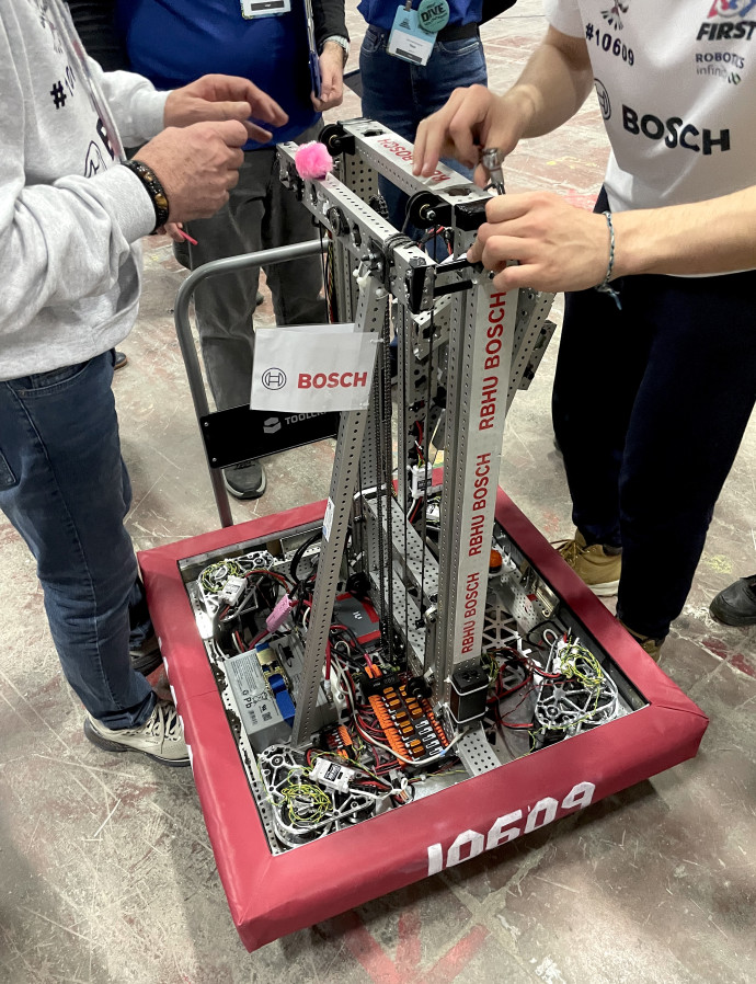 Robotépítésből jeles: magyar diákcsapat a legjobbak között a First Robotics Competition rangos mezőnyében