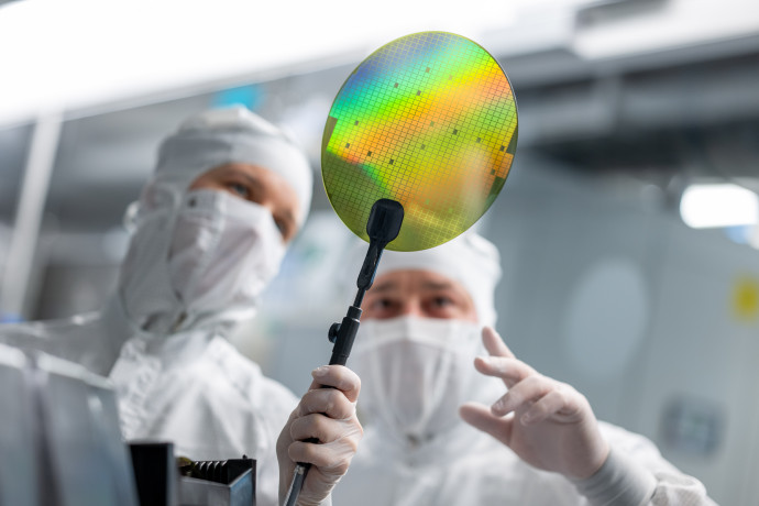 Áttörés a félvezető-technológiában: a Bosch bemutatja a harmadik generációs szilícium-karbid chipeket