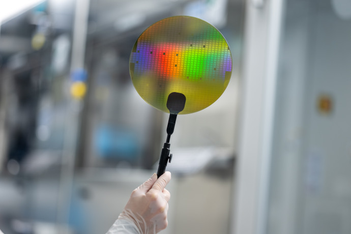 Áttörés a félvezető-technológiában: a Bosch bemutatja a harmadik generációs szilícium-karbid chipeket