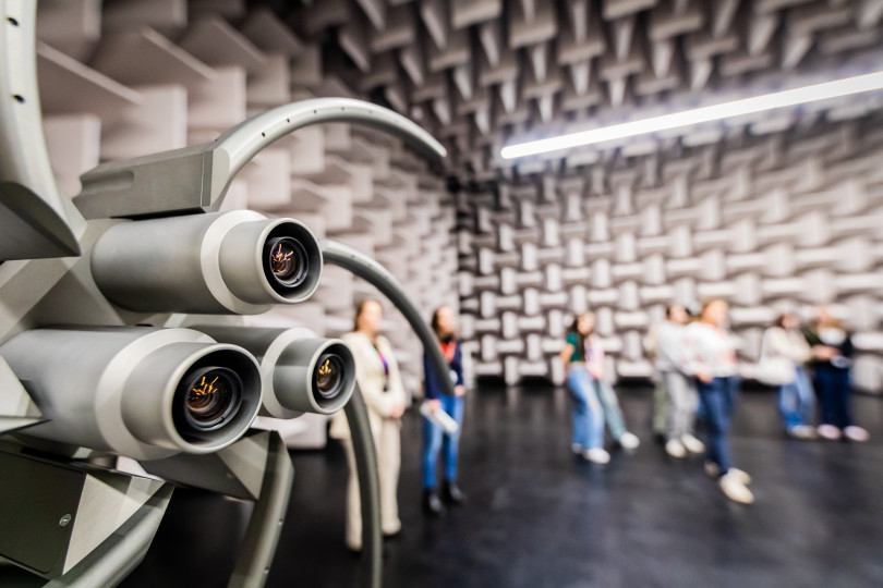 Akusztikai és vibrációs (NVH) laboratórium a Bosch budapesti tesztközpontjában.