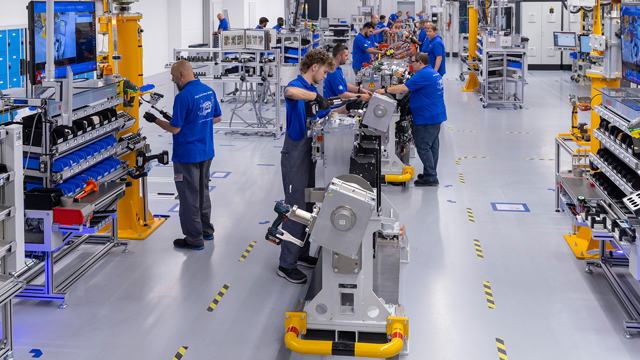 Irány a hidrogénkorszak: a Bosch megkezdte az üzemanyagcellák sorozatgyártását